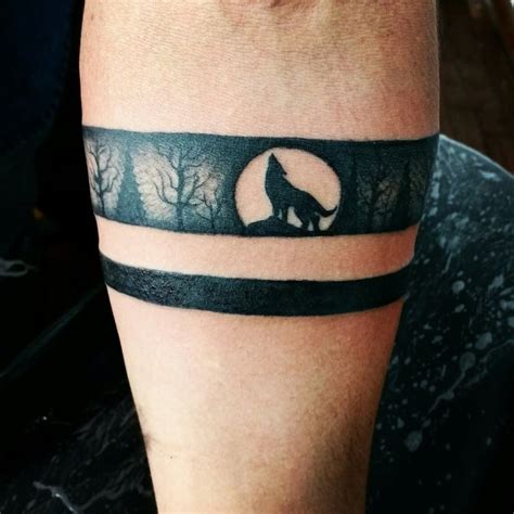 Tatuajes de lobos solitarios para los que prefieren。